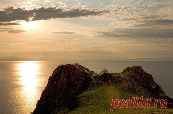 Восход на мысе любви. Ольхон. Байкал. / Социальная погода