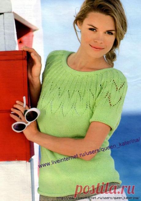 Летний пуловер с круглой кокеткой спицами.