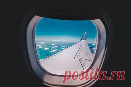 Пассажиры подавшего сигнал бедствия над океаном самолета описали свои ощущения. Рейс Qantas, следовавший из Новой Зеландии в Сидней, подал сигнал бедствия за час до посадки из-за неисправного двигателя. Лайнеру удалось успешно приземлиться в аэропорту назначения, однако аварийные бригады, в том числе скорая помощь и полиция, были переведены в режим ожидания.