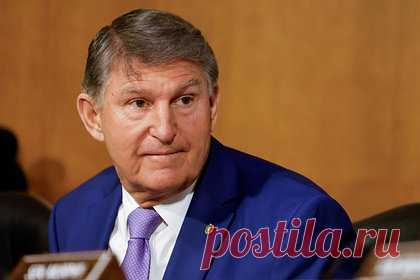 Обвиняемый в симпатиях Трампу сенатор назвал его угрозой демократии в США. Бывший американский лидер Дональд Трамп разрушит демократию в случае переизбрания президентом США в 2024 году. Об этом заявил сенатор Джо Манчин. При этом, Манчин не раз обвинялся в скрытых симпатиях Трампу. Несмотря на свою принадлежность Демократической партии, политик поддержал половину его законопроектов.
