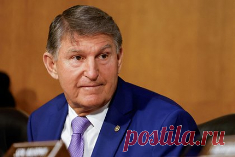 Обвиняемый в симпатиях Трампу сенатор назвал его угрозой демократии в США. Бывший американский лидер Дональд Трамп разрушит демократию в случае переизбрания президентом США в 2024 году. Об этом заявил сенатор Джо Манчин. При этом, Манчин не раз обвинялся в скрытых симпатиях Трампу. Несмотря на свою принадлежность Демократической партии, политик поддержал половину его законопроектов.