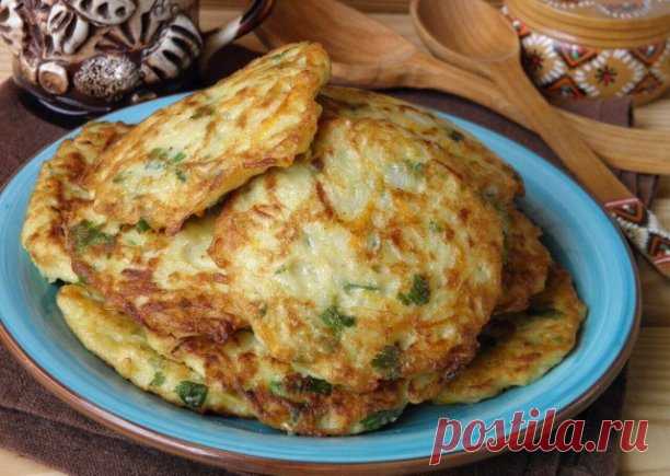 Самые вкусные оладьи из кабачков

 Секрет самых вкусных оладий из кабачка в том, что я добавляю туда кунжут. До недавнего времени я и подумать не могла, насколько полезный и вкусный этот продукт. Добавьте кунжута в кабачковые оладьи — и они приобретут новый ореховый вкус. А польза? Польза будет вдвойне! Итак, давайте приступим! Рассказываю и показываю, как приготовить самые вкусные оладьи из кабачков.
Ингредиенты:
Кабачок: 500 Грамм,
Морковь: 1 Штука,
Чеснок: 3-4 Зубчиков,...