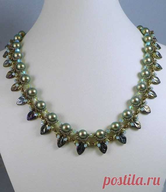 ​Ожерелье с бусинами-листиками Ожерелье с бусинами-листикамиПрекрасные образцы от Beadwork.