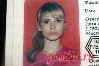 Айза показала внешность до пластики. Певица, дизайнер и бывшая жена российского рэпера Гуфа Айза-Лилуна Ай (Анохина) показала внешность до пластики. 38-летняя знаменитость продемонстрировала свое старое водительское удостоверение. На размещенном фото она предстала с завязанными в низкий хвост светлыми волосами и прикрывающей лоб челкой.