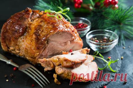 Буженина из свинины в духовке - ПУТЕШЕСТВУЙ ПО САЙТУ. Буженина из свинины, приготовленная в духовке, хороша как в качестве отменного горячего на праздничный стол, так и на закуску или для приготовления бутербродов. В общем, универсальное блюдо! Кстати, стоимость буженины промышленного производства невольно наводит на мысль попробовать приготовить ее дома. И это, между прочим, совсем не сложно, особенно если под …