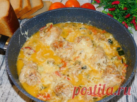 Куриная сковорода с кабачками