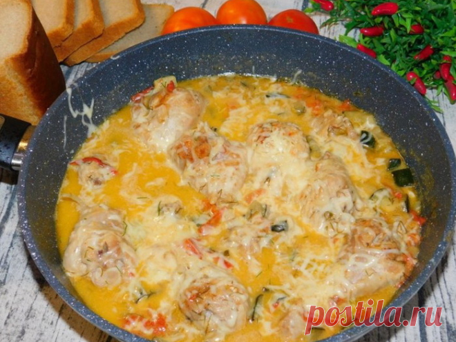 Куриная сковорода с кабачками