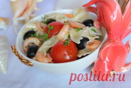 Паста с креветками и помидорами черри Паста с креветками и помидорами черри - это вкусное и сытное блюдо, которое подходит как для повседневного, так и для праздничного стола. Сочетание нежных креветок, сочных помидоров и ароматных трав делает это блюдо ярким и аппетитным. Попробуйте приготовить его с разными видами пасты и зеленью, чтобы найти свой идеальный вариант.
