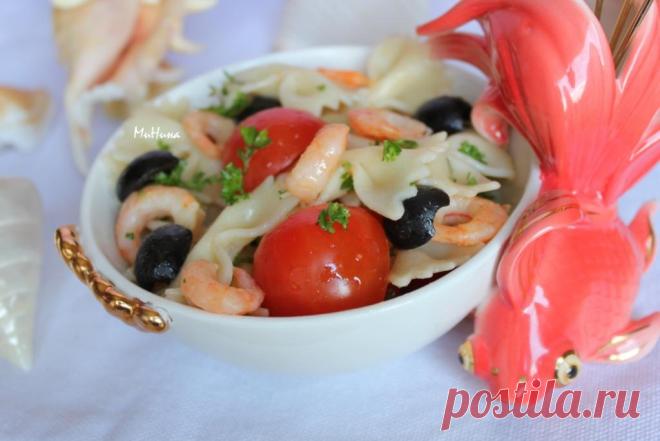 Паста с креветками и помидорами черри Паста с креветками и помидорами черри - это вкусное и сытное блюдо, которое подходит как для повседневного, так и для праздничного стола. Сочетание нежных креветок, сочных помидоров и ароматных трав делает это блюдо ярким и аппетитным. Попробуйте приготовить его с разными видами пасты и зеленью, чтобы найти свой идеальный вариант.