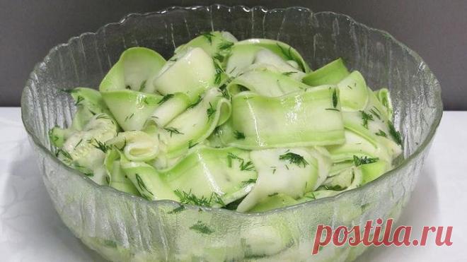 Подруга научила готовить маринованные кабачки. Теперь соседи по даче ходят ко мне толпами – настоящий хит лета