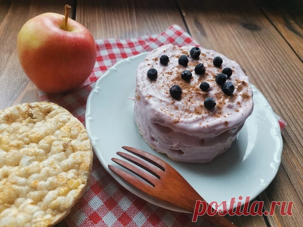 Пирожное из рисовых хлебцев с творогом и яблоко