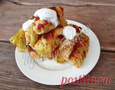Голубцы без мяса Вкуснейшие голубцы, запеченные в духовке, с начинкой из овощей и риса, с томатной подливкой.