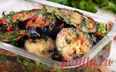 Рецепт вкуснейших баклажанов с чесноком, перцем и зеленью. Вкус детства: можно заготавливать даже на зиму Маринованные баклажаны — это вкусная и пикантная закуска, которая может украсить любой стол. Она проста в приготовлении и отлично сочетается с различными блюдами. Существует множество рецептов закусок из маринованных баклажанов, которые отличаются по составу маринада и добавкам. В качестве дополнительных ингредиентов могут использоваться чеснок, зелень, орехи, различны...
