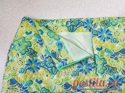 ​Техники шитья: вшиваем потайную молнию в юбку без пояса на подкладке Техники шитья: вшиваем потайную молнию в юбку без пояса на подкладкеНе забудьте использовать специальную лапку для втачивания потайных молний.