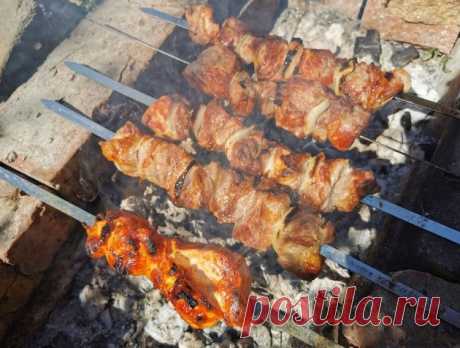 Как замариновать мясо для шашлыка, чтобы оно получилось мягким и сочным на 100% | Поварешкин друг Пульс Mail.ru