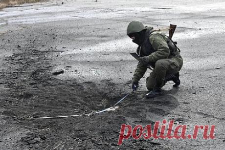 Диверсанты в Брянской области били из гранатомета по дому с детьми. Украинские диверсанты, которые совершили теракт в Брянской области, попали из гранатомета по дому, где в тот момент находилась женщина с двумя детьми. Об этом губернатору области Александру Богомазу рассказал глава Климовского района Александр Исаев. На данный момент все восстановительные работы завершены.