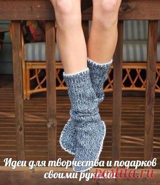 Тёплые домашние тапочки из старой кофты