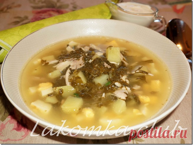 Зеленый борщ с курицей и щавелем