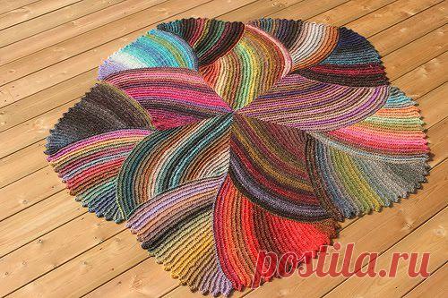 Коврик спицами в технике энтерлак.
