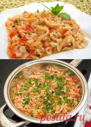 Кальмары с рисом и помидорами