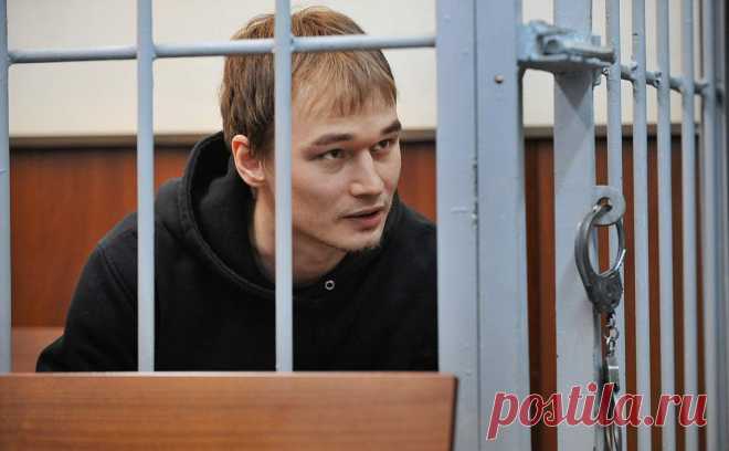 Математика Мифтахова внесли в реестр террористов и экстремистов. Росфинмониторинг внес аспиранта МГУ Азата Мифтахова, которого приговорили к шести годам колонии за поджог офиса партии «Единая Россия», в реестр экстремистов и террористов, следует из обновленного перечня на сайте ведомства.
