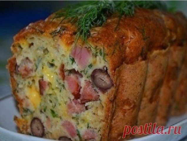 Мясной кекс

Ингредиенты:
- Сардельки — 3 шт.
- Сыр — 100 г
- Майонез — 100 г
- Сметана — 100 г
- Фасоль — 400 г
- Яйца — 3 шт.
- Зелень
- Сода — 1 ч. л. гашеная уксусом
- Мука - 1 стакан

Приготовление:
1. В миску разбить яйца, добавить майонез, сметану, перемешать. Добавить соду, гашеную уксусом 9 %. Добавить муку, перемешать.
2. Сардельки и сыр нарезать кубиками, зелень мелко нарезать. Добавить в тесто перечисленные продукты и фасоль. Перемешать.
3. Выложить смесь в фор...