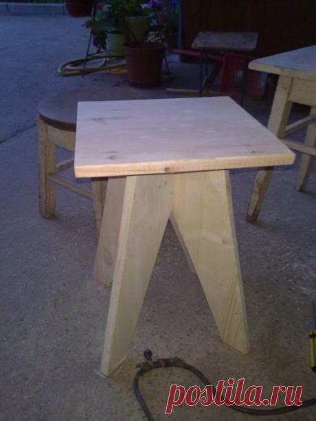 Очень простая табуретка Очень простая табуреткаРазмеры вы можете сделать под свои потребности.