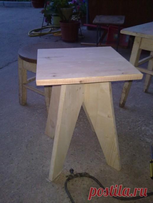 Очень простая табуретка Очень простая табуреткаРазмеры вы можете сделать под свои потребности.