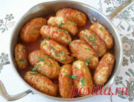 Вкуснейшие гречанки! Просто объедение! Мои уплетают за обе щеки. Хороший рецепт! Ингредиенты: ●500 г мяса (я использовала филе индейки); ●150 г гречневой крупы; ●2 яйца; ●2 луковицы; ●200 г томатного соуса ●соль, перец — по вкусу;