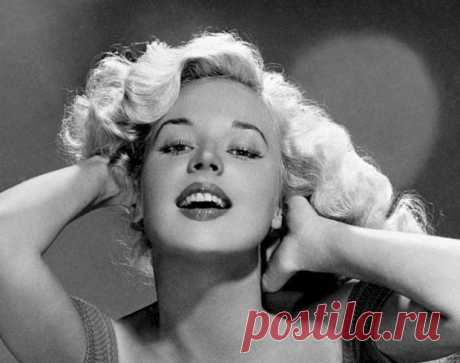 Новая звезда Инстаграм Бетти Бросмер: Откровенная фотосессия  из 1950-х