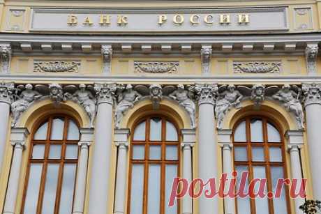 В способности Центробанка России побороть инфляцию усомнились. Главной макроэкономической интригой на 2024 год для России остается возможность Центробанка справиться с инфляцией, чтобы удержать рост цен в заявленных значениях 4-4,5 процента. Об этом, вновь сравнив эту борьбу с битвой при Ватерлоо, журналистам заявил первый зампред правления ВТБ Дмитрий Пьянов.