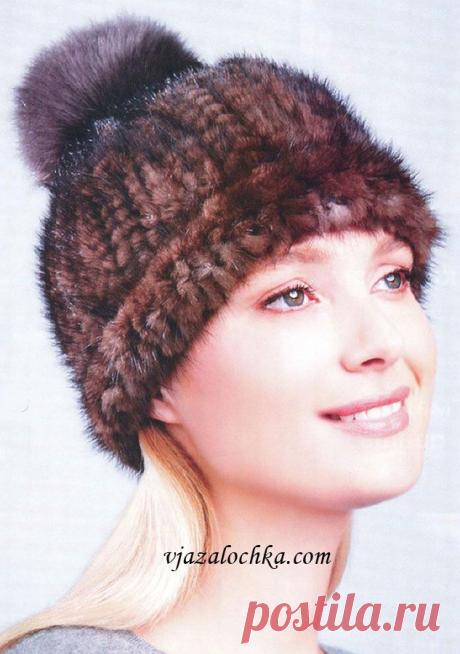 Вязаная шапка с отделкой из меха