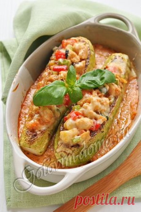 Рецепт: Кабачки, фаршированные курицей