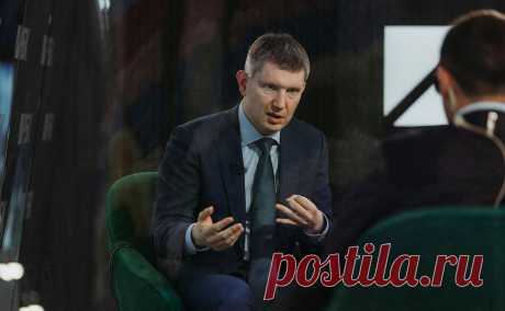 Решетников рассказал, когда рубль вернется к «фундаментальным значениям». Колебания курса рубля обусловлены разовыми факторами, он вернется к «фундаментальным значениям» после прекращения нервозности на рынке, считает Решетников. 27 ноября стоимость доллара составляла 114 руб.