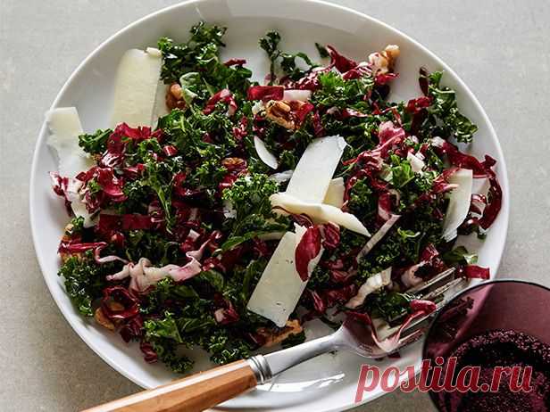 Хрустящий салат из листовой капусты с грецкими орехами и сыром - Гранд кулинар - рецепты с фото