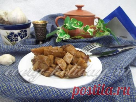 Запеченный  с яблоками в горшочке