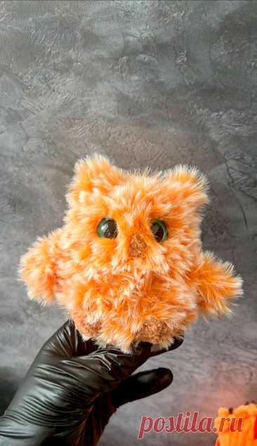 PDF Сова - минутка крючком. FREE crochet pattern; Аmigurumi toy patterns. Амигуруми схемы и описания на русском. Вязаные игрушки и поделки своими руками #amimore - плюшевая сова, маленький совёнок из плюшевой пряжи, совушка, птица, птичка.