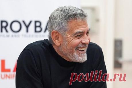 Джордж Клуни спродюсирует шпионский сериал. Американский актер Джордж Клуни спродюсирует ремейк популярного французского сериала «Бюро». В американской версии шпионский политический триллер получит название The Department. Сериал выйдет на канале Showtime. Джордж Клуни и Грант Хеслов выступят продюсерами американской версии шоу.