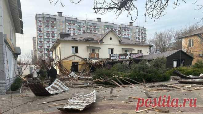 Полпред президента России в УрФО выразил соболезнования из-за обстрела Белгорода. Полномочный представитель президента РФ в Уральском федеральном округе (УрФО) Владимир Якушев выразил соболезнования жителям Белгорода после обстрела со стороны Украины. Об этом пишет ТАСС. По его словам, Урал готов оказать всю ...