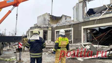 Разбор завалов обстрелянной ВСУ пекарни в Лисичанске не будут прерывать на ночь. Спасатели и представители администрации Луганской Народной Республики (ЛНР) намерены всю ночь продолжать разбор завалов пекарни в Лисичанске, разрушенной ударом украинской армии. Об этом сообщило в своем Telegram-канале правительство ...