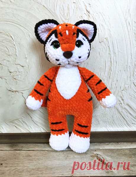PDF Тигрёнок Сеня крючком. FREE crochet pattern; Аmigurumi animal patterns. Амигуруми схемы и описания на русском. Вязаные игрушки и поделки своими руками #amimore - большой тигр из плюшевой пряжи, плюшевый тигрёнок, тигрята.