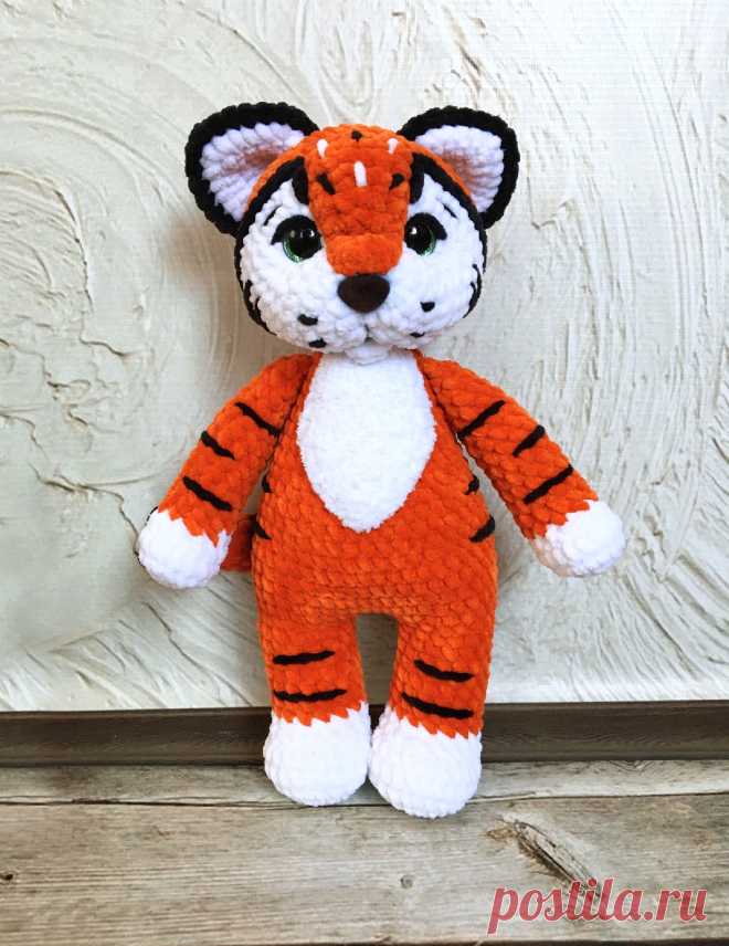 PDF Тигрёнок Сеня крючком. FREE crochet pattern; Аmigurumi animal patterns. Амигуруми схемы и описания на русском. Вязаные игрушки и поделки своими руками #amimore - большой тигр из плюшевой пряжи, плюшевый тигрёнок, тигрята.
