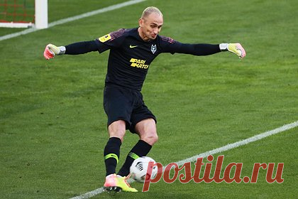 Бывший игрок сборной России предсказал возвращение клубов на европейскую арену. Бывший вратарь Рубина и сборной России Сергей Рыжиков порассуждал о возвращении российских клубов на европейскую арену. «Еще сыграем с грандами, не переживайте. Я в это верю. В ближайшее время», — предсказал Рыжиков. Ранее глава УЕФА Александер Чеферин заявил, что отстранение продлится до окончания СВО на Украине.