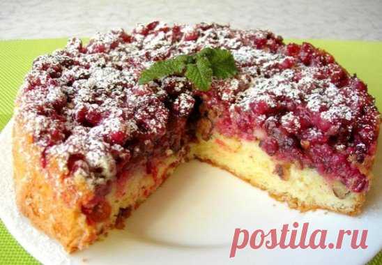 Бостонский клюквенный пирог
Бостонский пирог с клюквой - один из самых вкуснейших пирогов, которые мне приходилось пробовать. В нём идеально сочетаются много сочной, чуть кисловатой начинки и мягкая, нежнейшая основа. Эта в меру сладкая выпечка, с приятной ягодной кислинкой, очень нравится и моей семье, и моим гостям. Гости, уходя, как правило, просят рецепт. Приготовьте и вы этот замечательный пирог!
Ингредиенты:
Тесто:
Мука – 1 ст. (130 г)
Яйца – 3 шт.
Сахар – 1 ст.
Масло сливочное – 150 г
Р