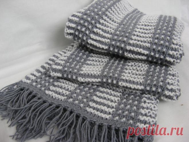 Мужской шарф. - мужской шарф спицами Ура , я это сделала !!)) Не люблю вязать шарфы - нудновато .  Попросили связать двухцветный и длинный  и вот что у меня получилось . Нитки  Alize baby wool (40% шерсть  40% акрил 20% бамбук) 50г-175метров Ширина шарфика 23 см  ...