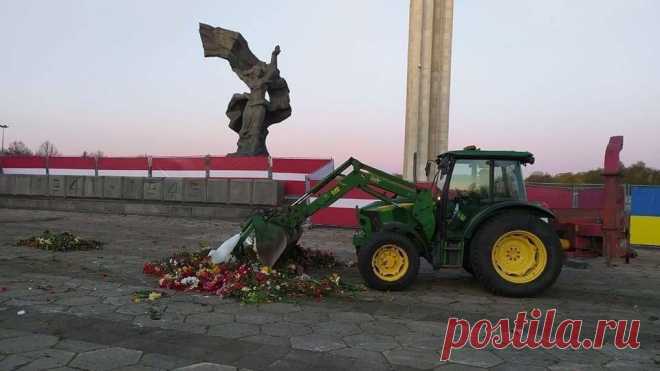 Латвия, что с тобой? Бульдозером ты стираешь память о Победителях. Русский парень в шоке: Гады, нелюди | Валентина, 10 мая 2022