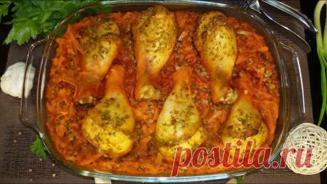 Гречка с курицей в духовке Ингредиенты:Гречневая крупа - 250 г.Куриные ножки - 6 шт.Луковица - 1 шт.Морковь - 1 шт.Томатная паста - 2 ст. л.Чеснок - 2 зубчикаКуркума - 1 ч. л.Паприка - 1 ч. л.Орегано - 1 ч. л.Соль, перец - по вкусуРастительное масло (для жарки) - 3 ст. л.