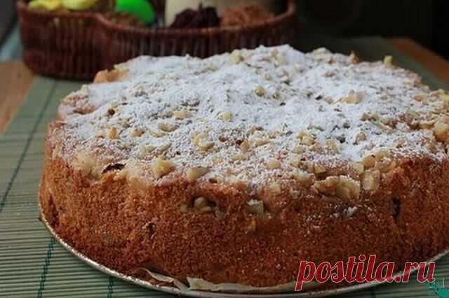 Медовый пирог с яблоками, ещё вкуснее шарлотки!
-Кефир или ряженка — 120-150 мл.
-Сливочное масло — 100 г.
-Сахар — 100 г.
-Яйцо — 2 шт.
-Мука — 300 г.
-Мед — 2 ст. ложки
-Сода — 1 ч. ложка
-Яблоки — 2-3 шт.
-Растительное масло — для смазывания формы