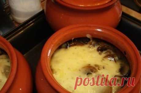 МЯСО В ГОРШОЧКАХ С КАРТОФЕЛЕМ и грибами.