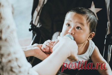 Первая посуда малыша: как выбрать качественную и безопасную детскую бутылочку. На что обратить внимание при выборе детской бутылочки? Основные критерии выбора и лучшие бутылочки для младенцев — в нашем обзоре.